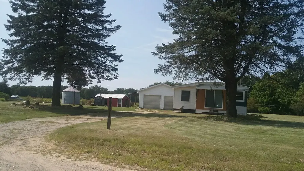 2841 Whites Bridge Belding City MI 48809
