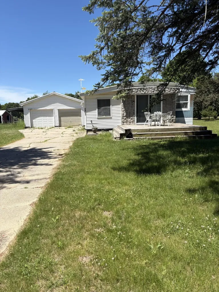2841 Whites Bridge Belding City MI 48809