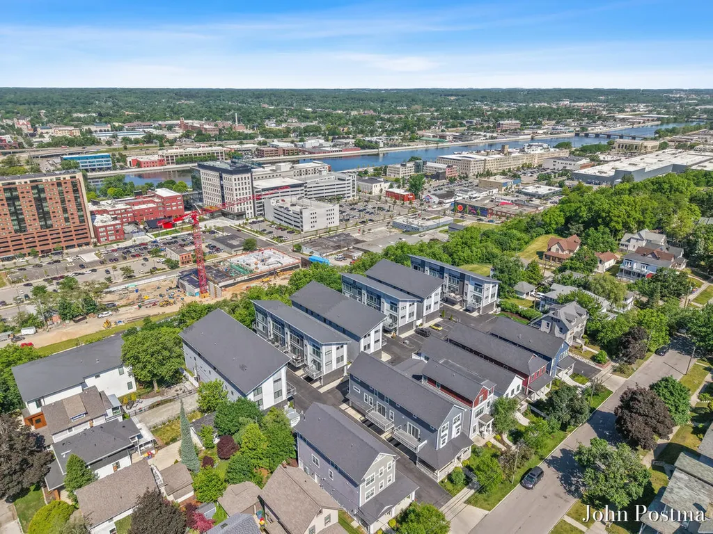 621 Fairview Avenue NE Grand Rapids City MI 49503