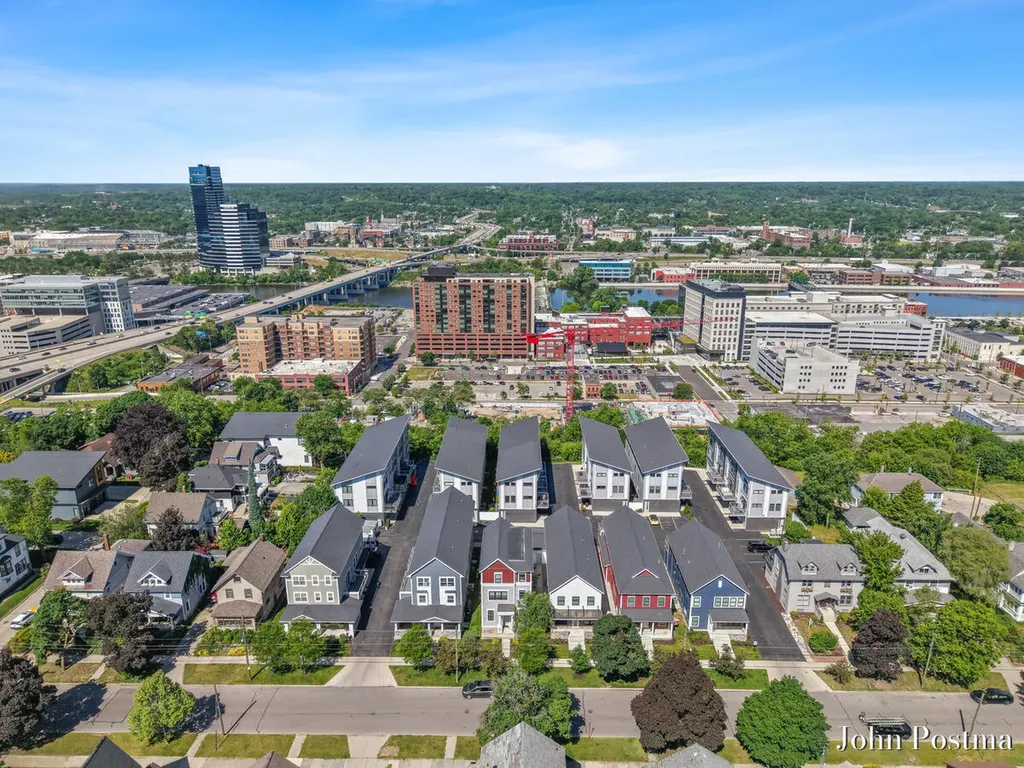 621 Fairview Avenue NE Grand Rapids City MI 49503