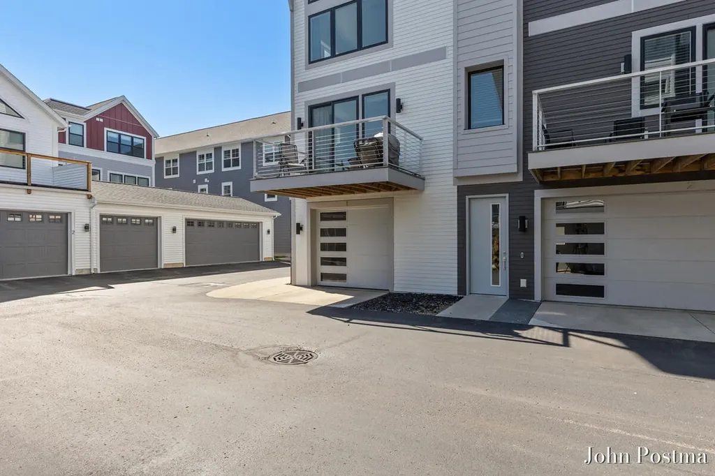 621 Fairview Avenue NE Grand Rapids City MI 49503
