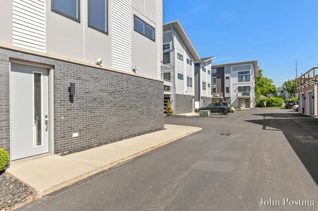 621 Fairview Avenue NE Grand Rapids City MI 49503