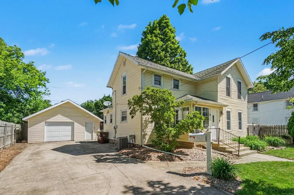 425 E Walnut Street Hastings City MI 49058