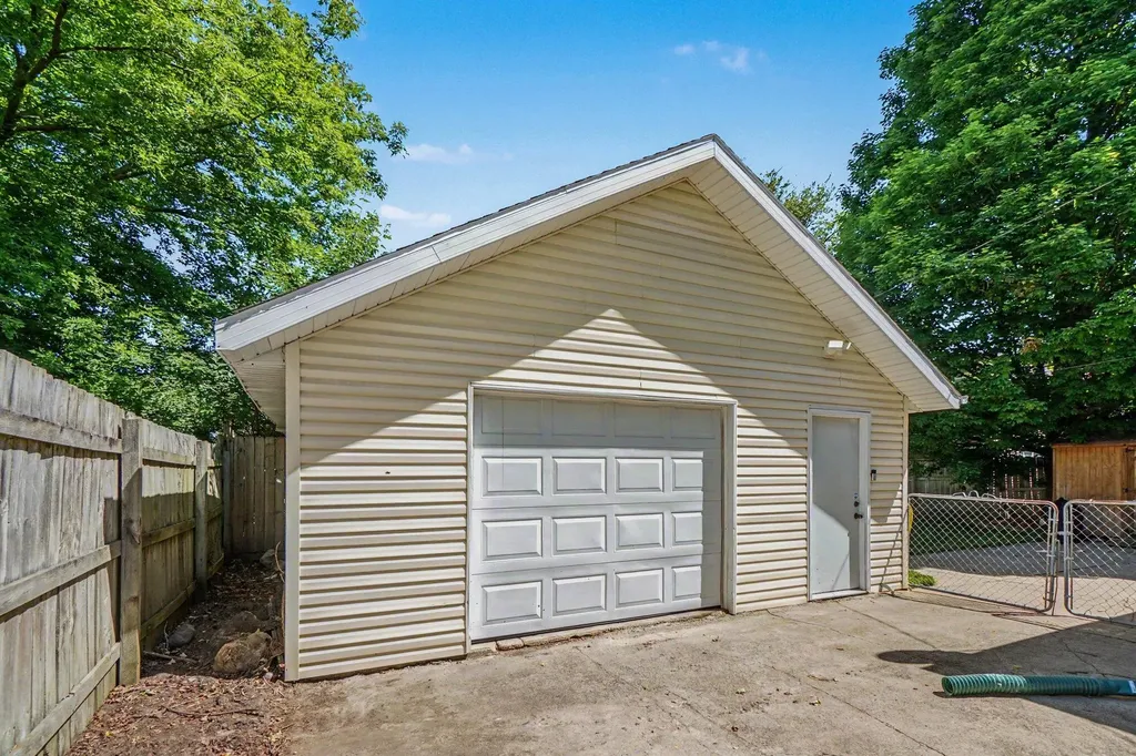 425 E Walnut Street Hastings City MI 49058