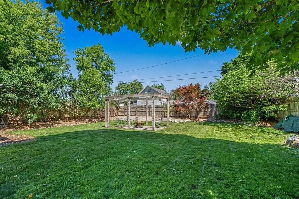 425 E Walnut Street Hastings City MI 49058