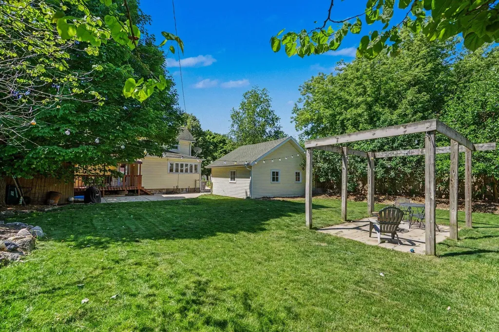 425 E Walnut Street Hastings City MI 49058