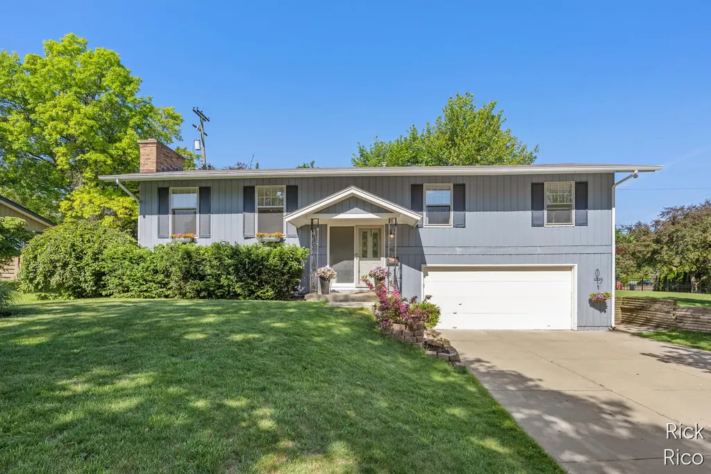 1609 Oxford Drive SE East Grand Rapids City MI 49506