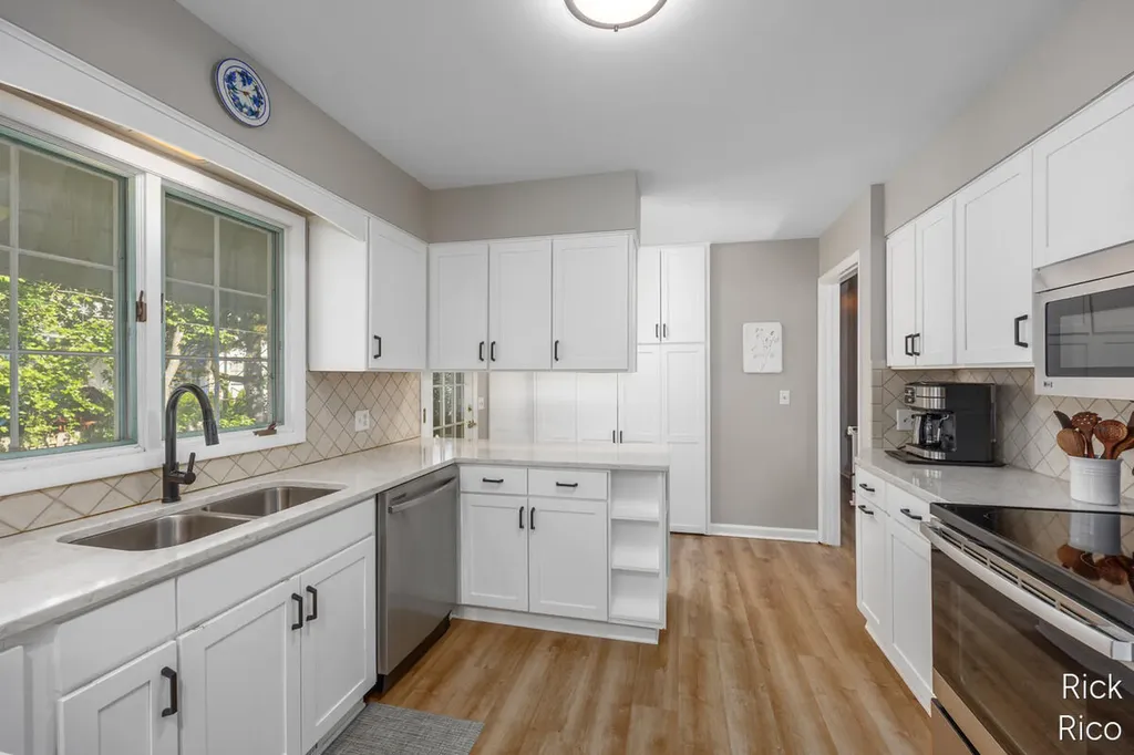 1609 Oxford Drive SE East Grand Rapids City MI 49506