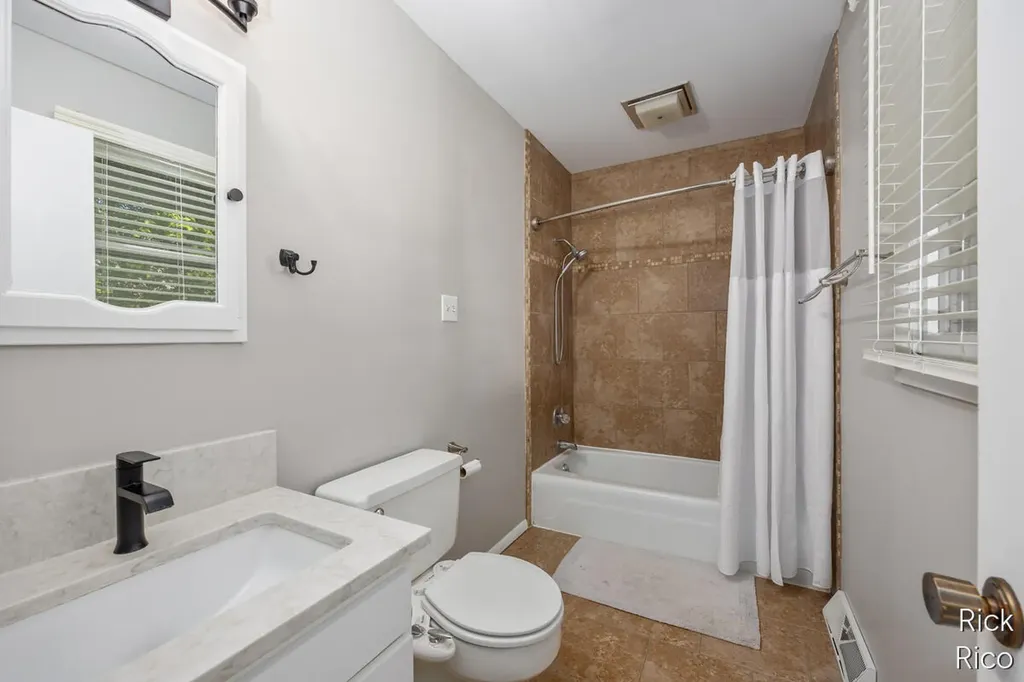 1609 Oxford Drive SE East Grand Rapids City MI 49506