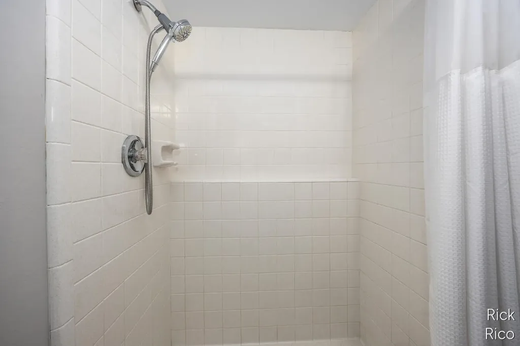 1609 Oxford Drive SE East Grand Rapids City MI 49506