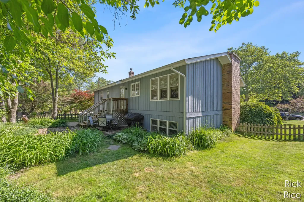 1609 Oxford Drive SE East Grand Rapids City MI 49506