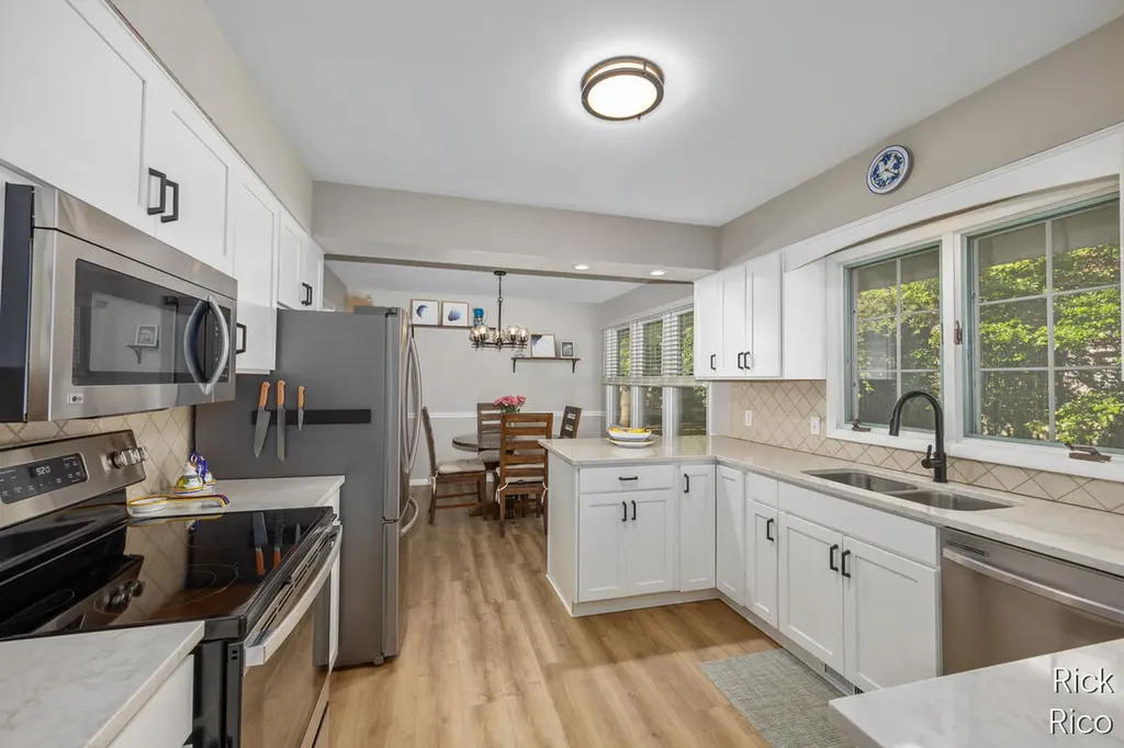 1609 Oxford Drive SE East Grand Rapids City MI 49506