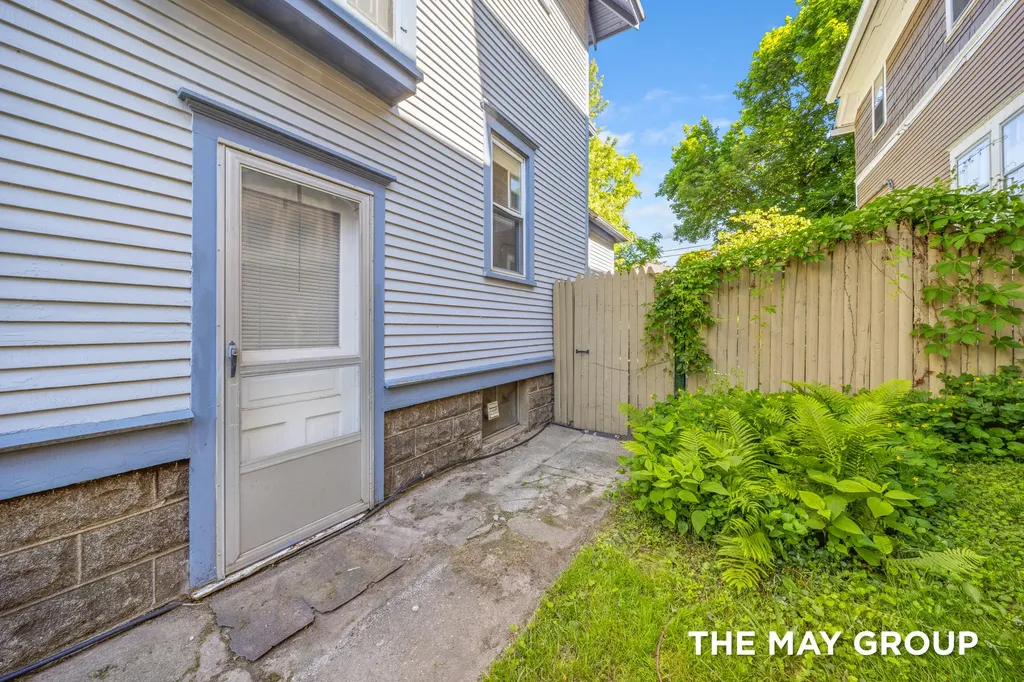 733 Lockwood Street NE Grand Rapids City MI 49503