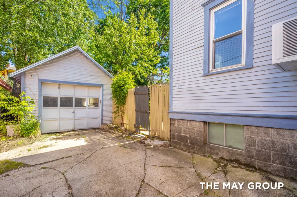 733 Lockwood Street NE Grand Rapids City MI 49503