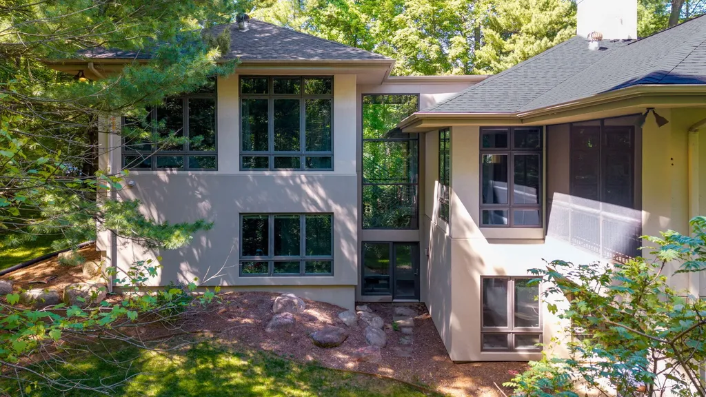 1970 Red Hill Drive NE Grand Rapids Charter Township MI 49301
