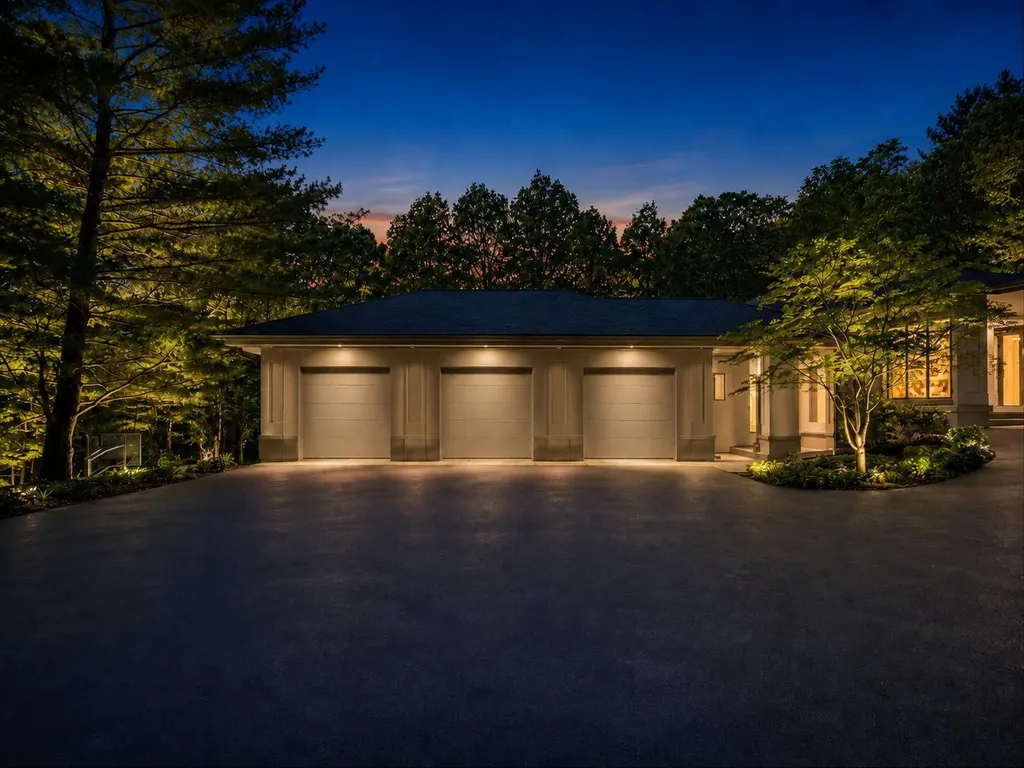 1970 Red Hill Drive NE Grand Rapids Charter Township MI 49301