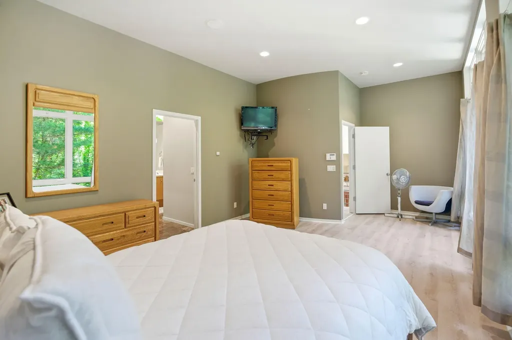 1970 Red Hill Drive NE Grand Rapids Charter Township MI 49301