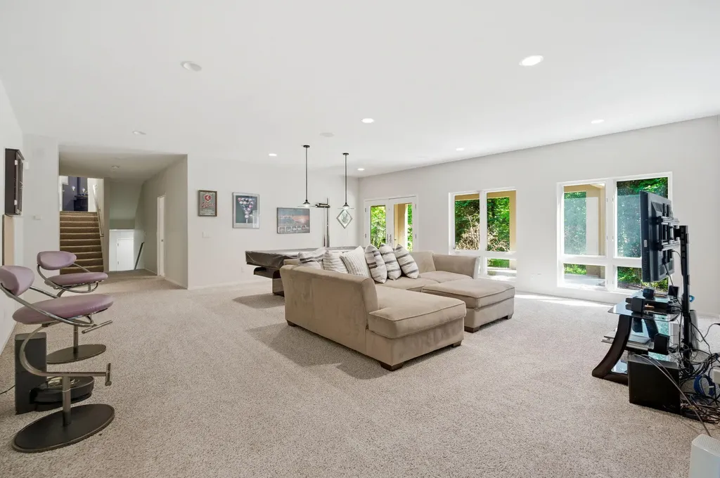 1970 Red Hill Drive NE Grand Rapids Charter Township MI 49301
