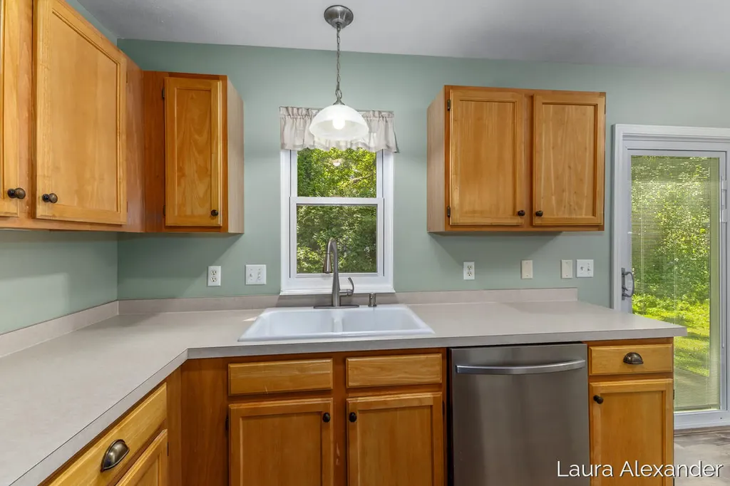 8507 Courtland Drive NE Rockford City MI 49341