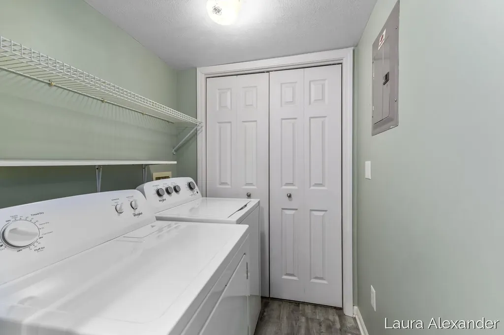 8507 Courtland Drive NE Rockford City MI 49341