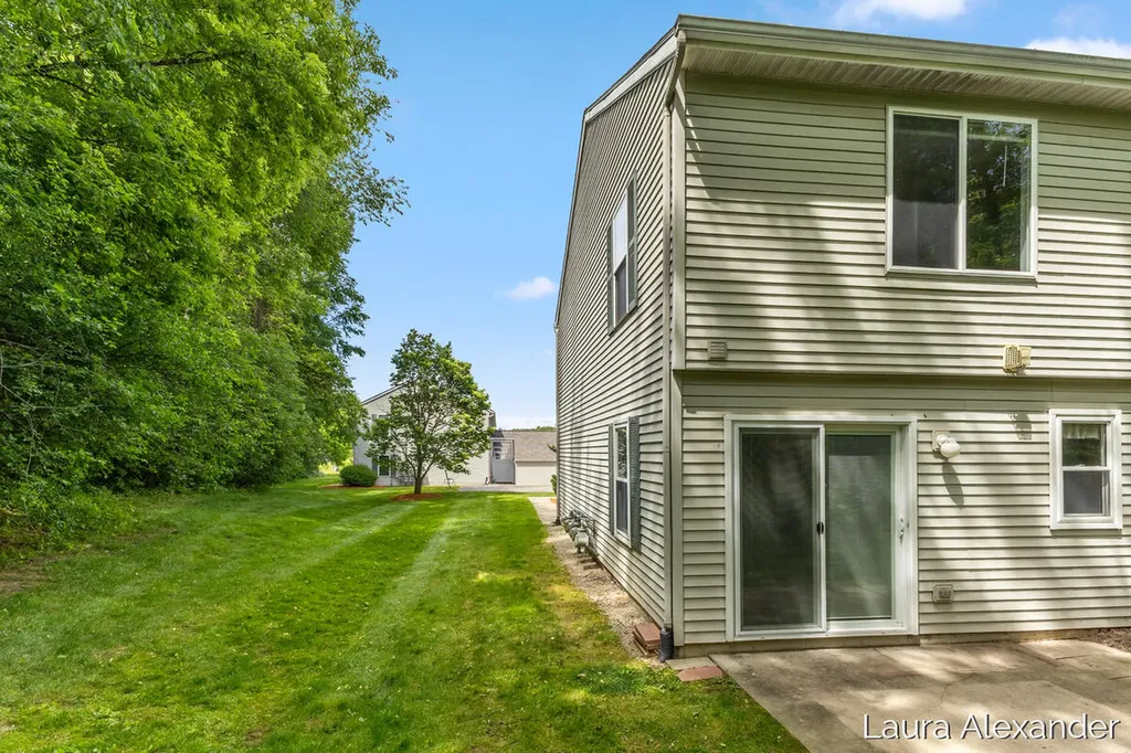 8507 Courtland Drive NE Rockford City MI 49341
