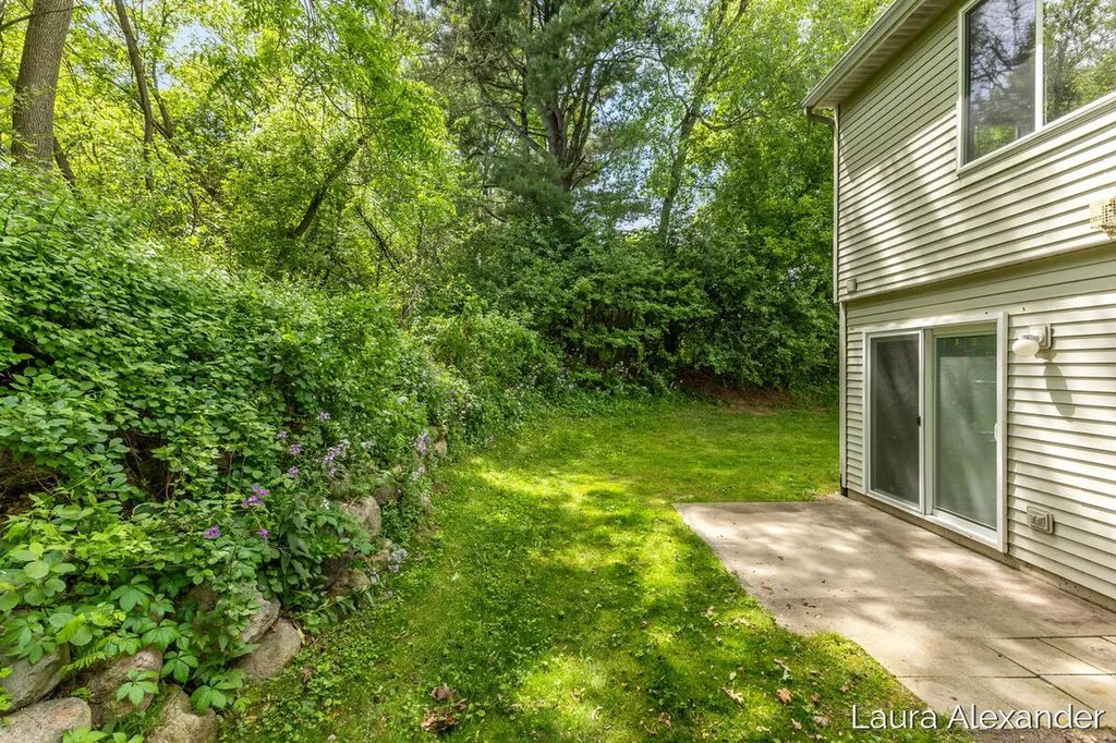 8507 Courtland Drive NE Rockford City MI 49341