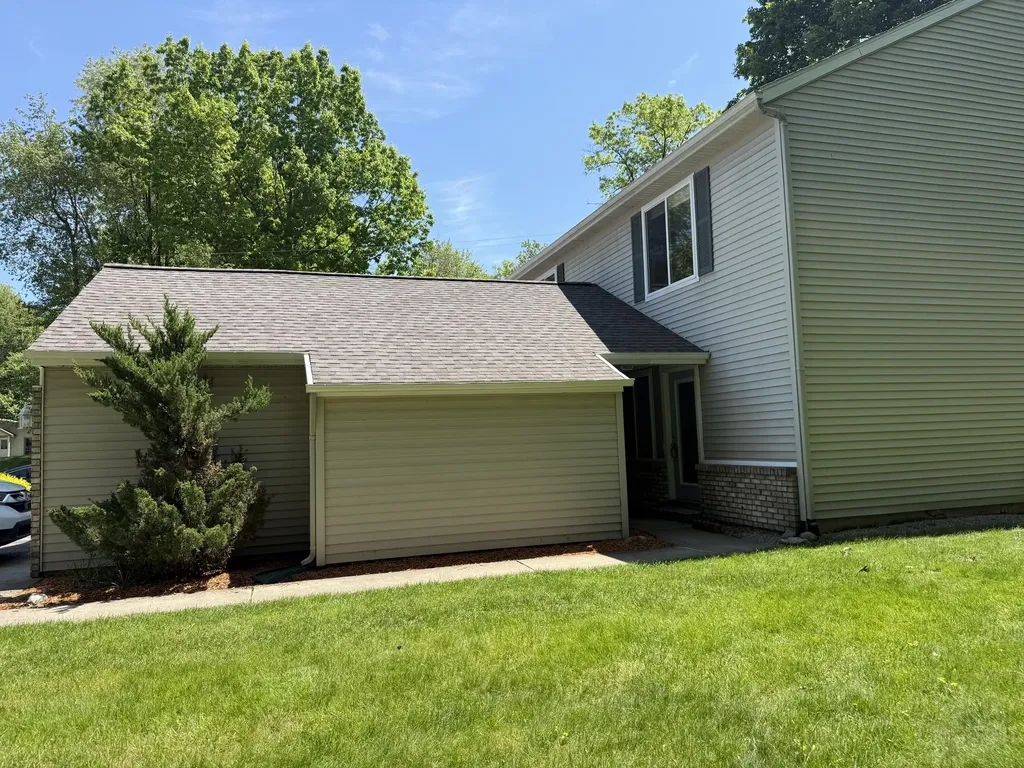 8507 Courtland Drive NE Rockford City MI 49341
