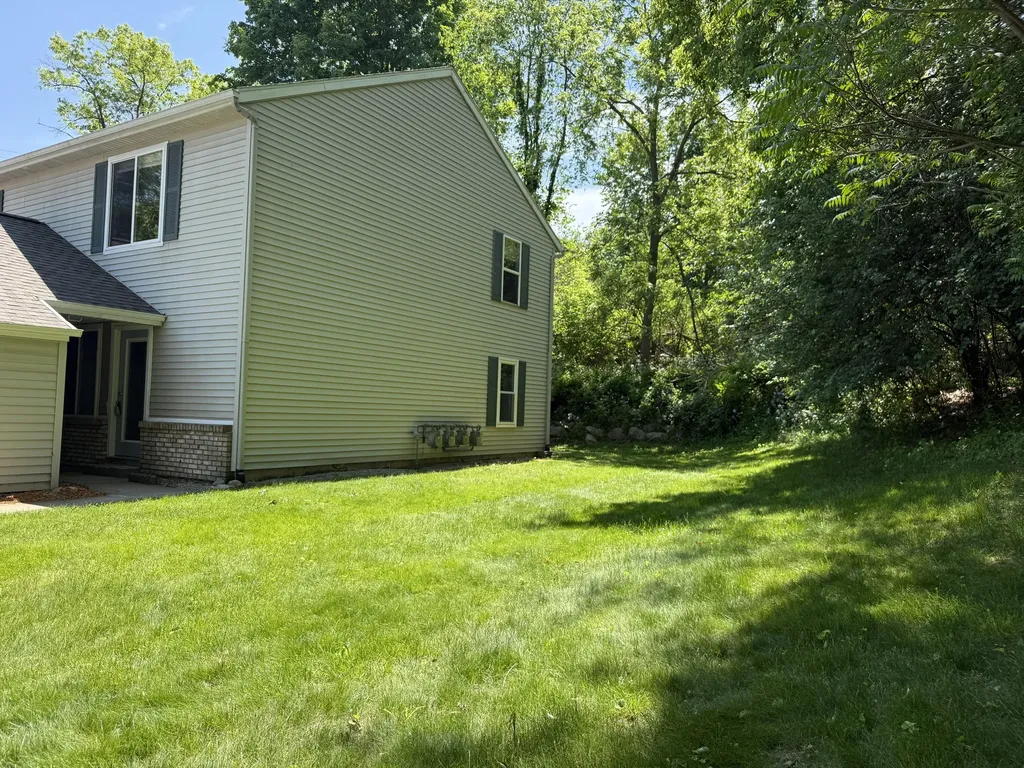 8507 Courtland Drive NE Rockford City MI 49341