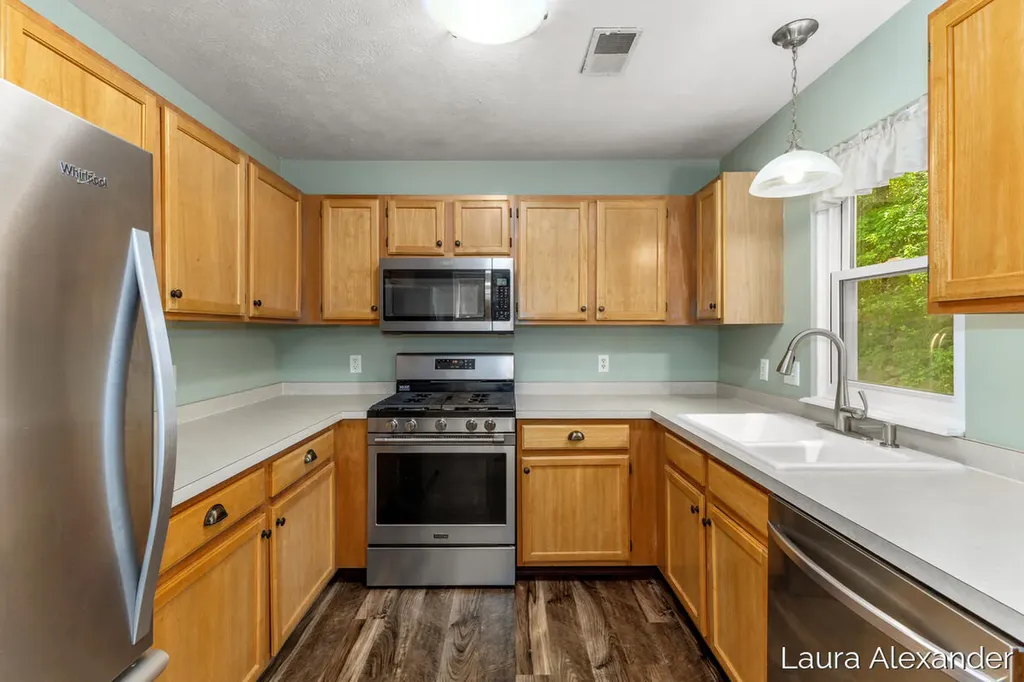 8507 Courtland Drive NE Rockford City MI 49341