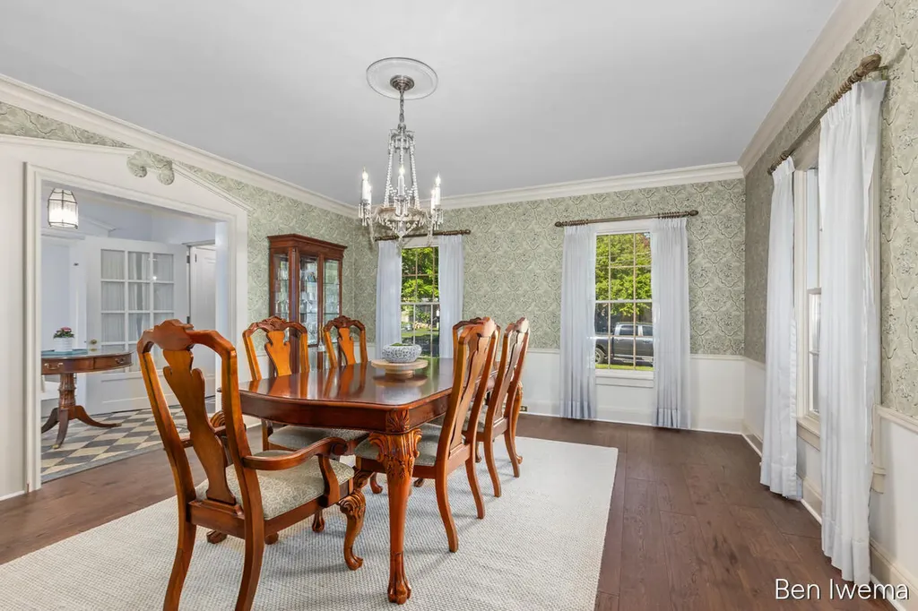 610 Locust Avenue SE East Grand Rapids City MI 49506