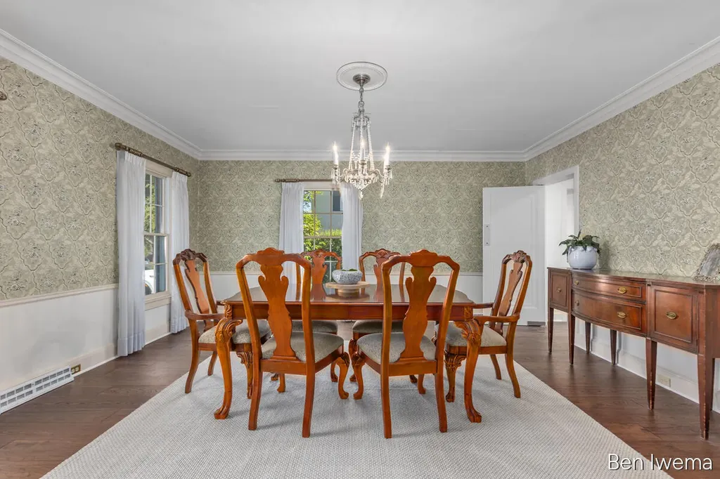 610 Locust Avenue SE East Grand Rapids City MI 49506