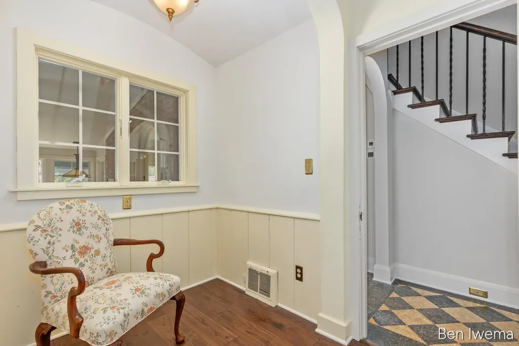 610 Locust Avenue SE East Grand Rapids City MI 49506