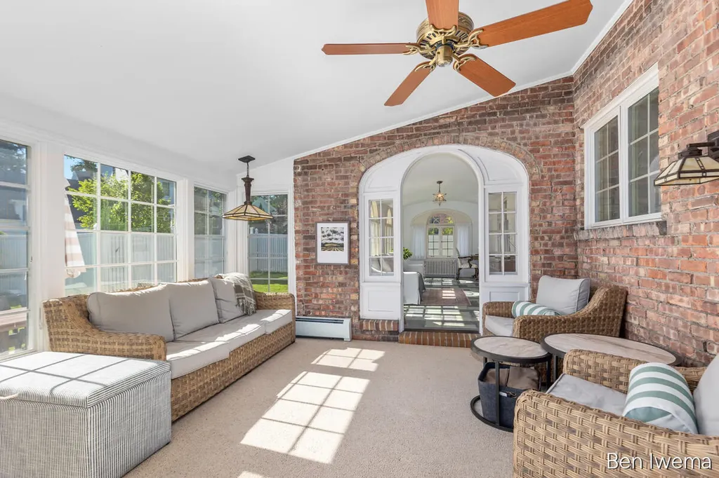 610 Locust Avenue SE East Grand Rapids City MI 49506