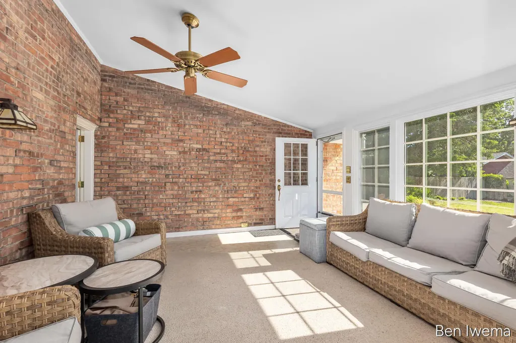 610 Locust Avenue SE East Grand Rapids City MI 49506