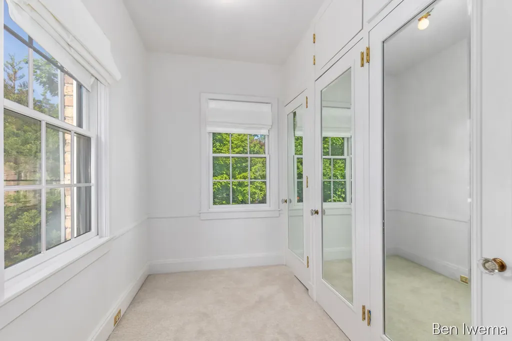 610 Locust Avenue SE East Grand Rapids City MI 49506
