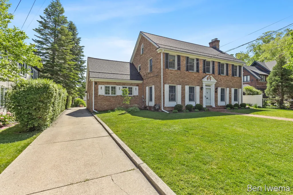 610 Locust Avenue SE East Grand Rapids City MI 49506