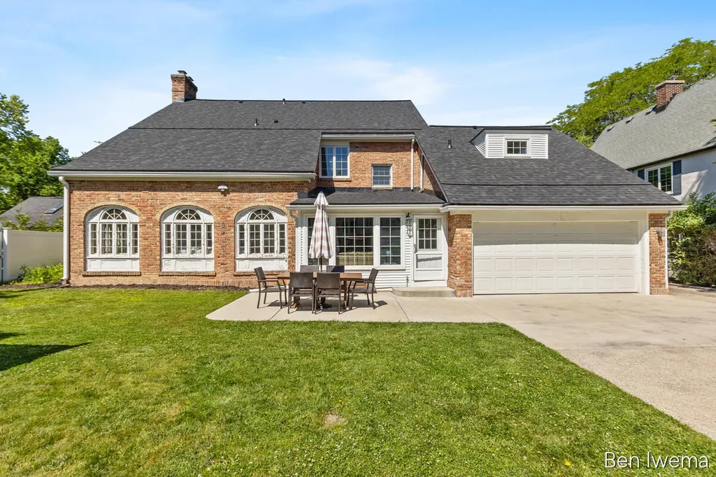 610 Locust Avenue SE East Grand Rapids City MI 49506