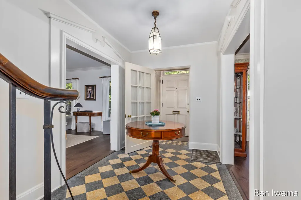 610 Locust Avenue SE East Grand Rapids City MI 49506