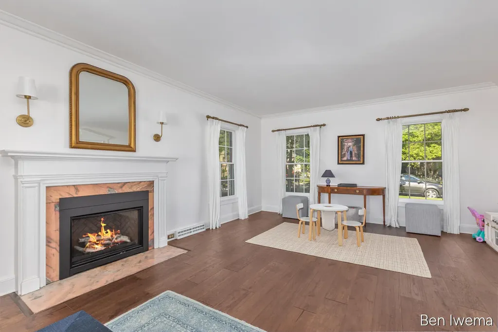 610 Locust Avenue SE East Grand Rapids City MI 49506