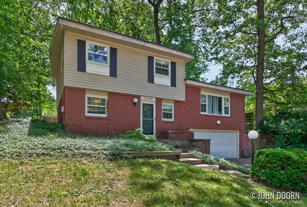 2246 Holliday Drive SW Wyoming City MI 49519