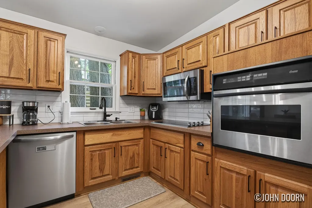 2246 Holliday Drive SW Wyoming City MI 49519
