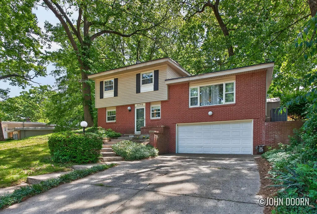 2246 Holliday Drive SW Wyoming City MI 49519