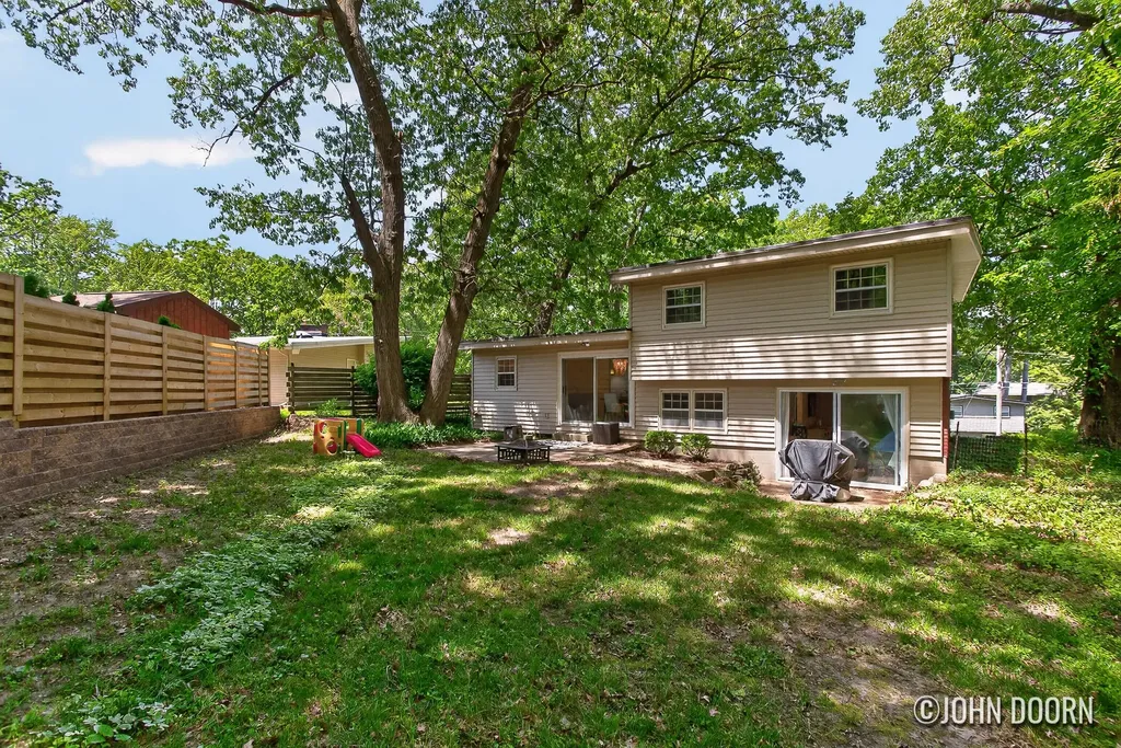2246 Holliday Drive SW Wyoming City MI 49519
