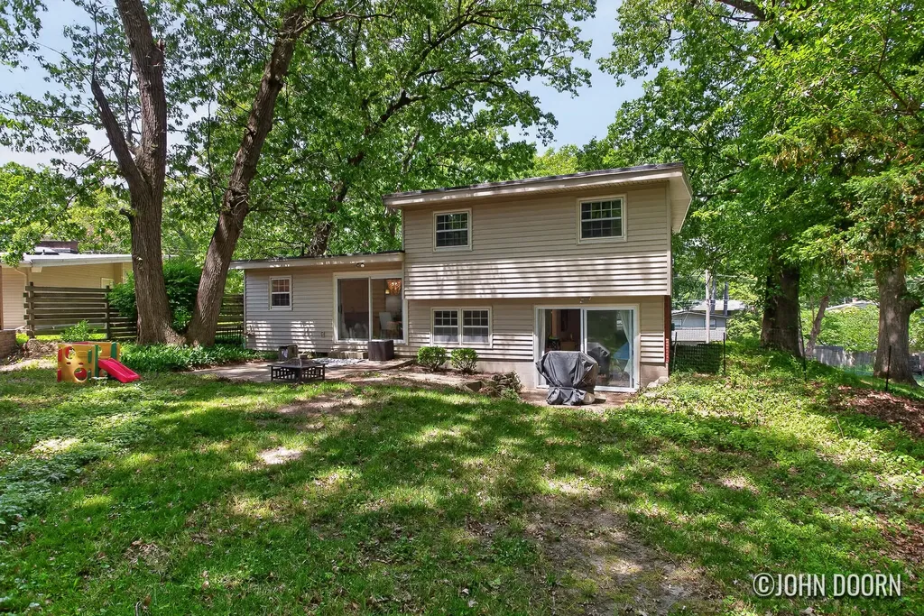 2246 Holliday Drive SW Wyoming City MI 49519