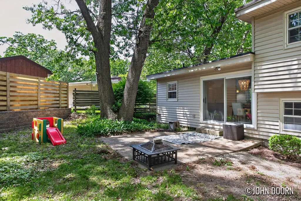 2246 Holliday Drive SW Wyoming City MI 49519
