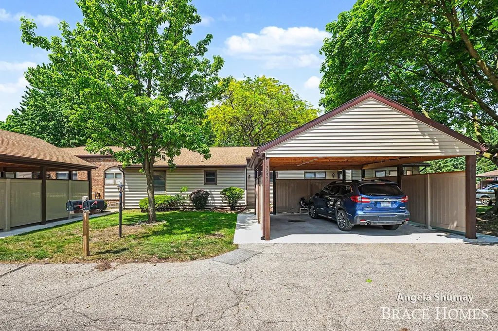 2631 Chatham Woods Drive SE Cascade Charter Township MI 49546
