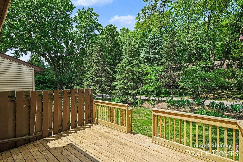 2631 Chatham Woods Drive SE Cascade Charter Township MI 49546