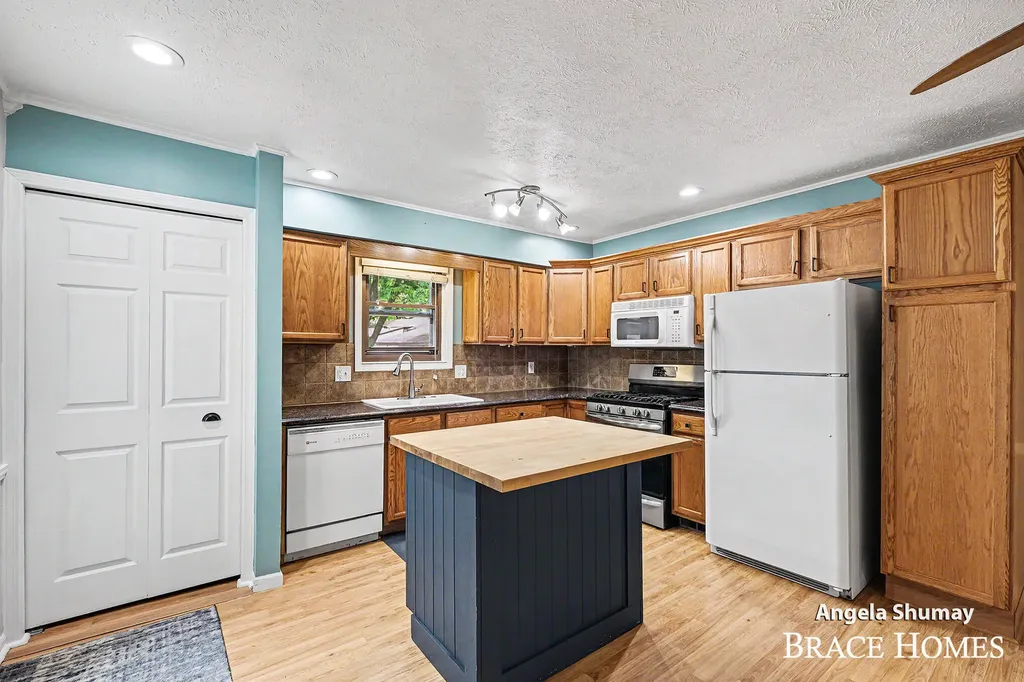 2631 Chatham Woods Drive SE Cascade Charter Township MI 49546