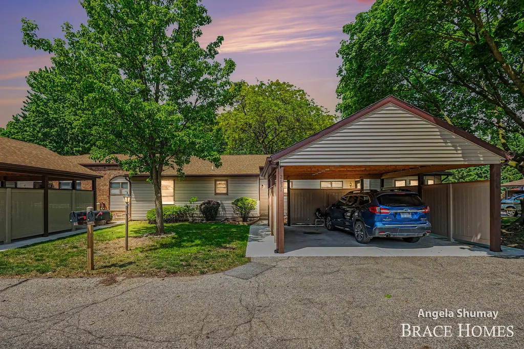 2631 Chatham Woods Drive SE Cascade Charter Township MI 49546