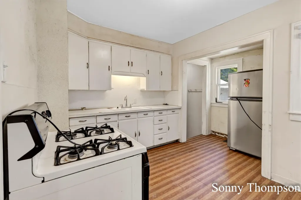 53 Baylis Street SW Grand Rapids City MI 49507